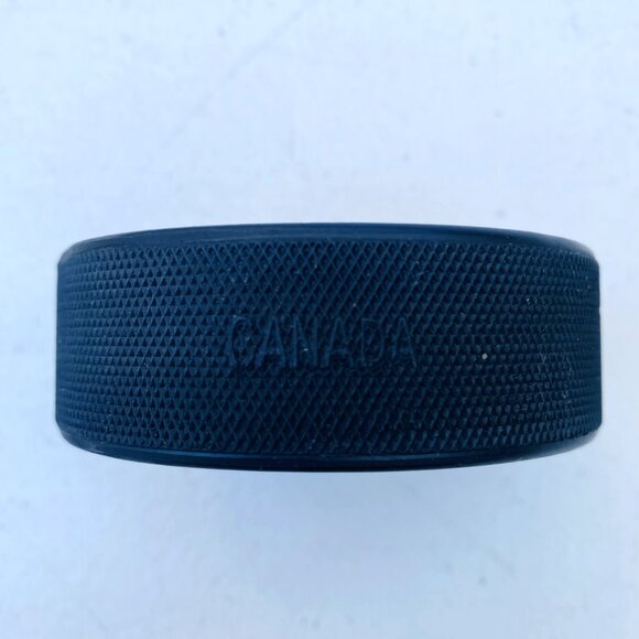 Vintage Chicago Blackhawks NHL Official Game Hockey Puck by General Tire - Picture 4 of 4